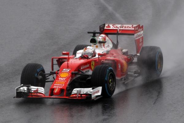 Sebastian Vettel kecelakaan saat menguji ban basah Pirelli - (foto: crash.net)