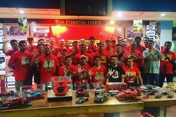 Para penggemar diecast khusus Ferrari. Rayakan ulang tahun di MGK Kemayoran, Jakarta. (foto : ronny m)