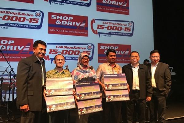 Para pemenang lomba yang diadakan Shop & Drive. (foto : ist)