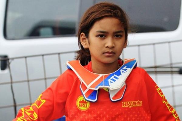 Sheva Ardiansyah, putri dari mantan juara nasional Irwan Ardiansyah tidak bisa berlaga di kelas WMX karena masalah umur. (foto : ist)