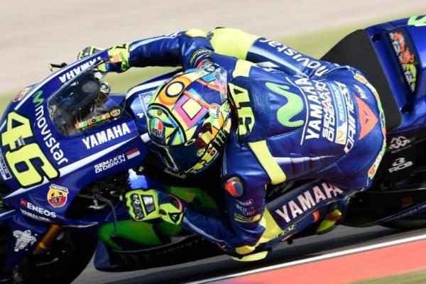 Valentino Rossi pasrah ban yang dijanjikan belum sampai hingga MotoGP Argentina. (foto : Yamaha)