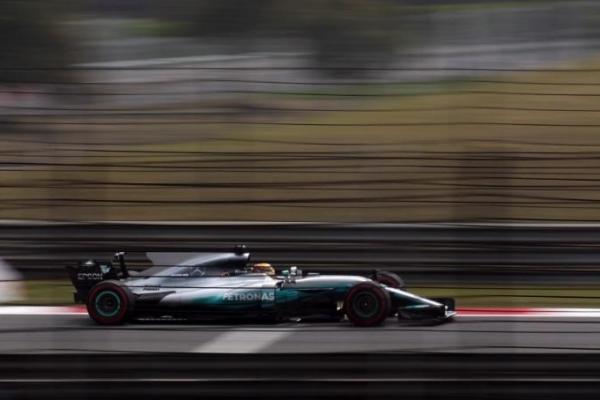 Lewis Hamilton memenangi GP China di sirkuit Shanghai, Minggu (9/4). 