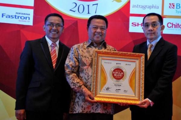 Pertamina Lubricants Fastron meraih penghargaan Indonesia Digital Popular Brand Award 2017