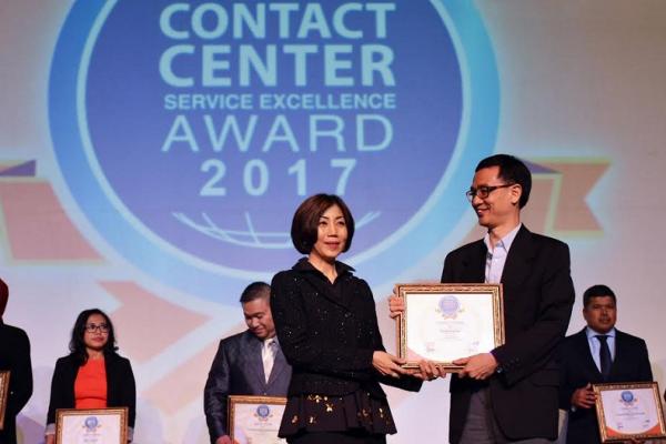 PT Toyota Astra Motor kembali menerima penghargaan sebagai perusahaan dengan pelayanan terbaik. (foto : tyt)