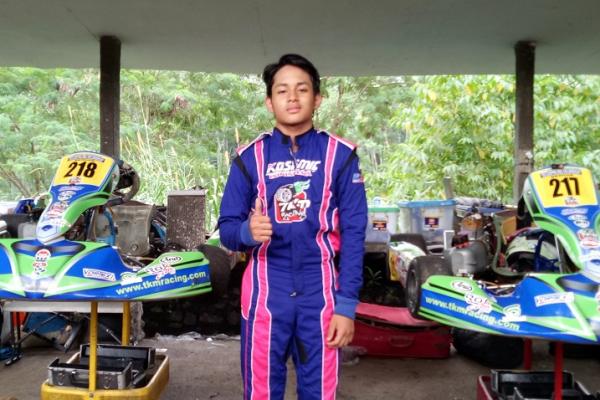 M Tirta Chandra Alim, pecah telor sebagai juara pertama kelas Junior Rok. (foto : budsan)