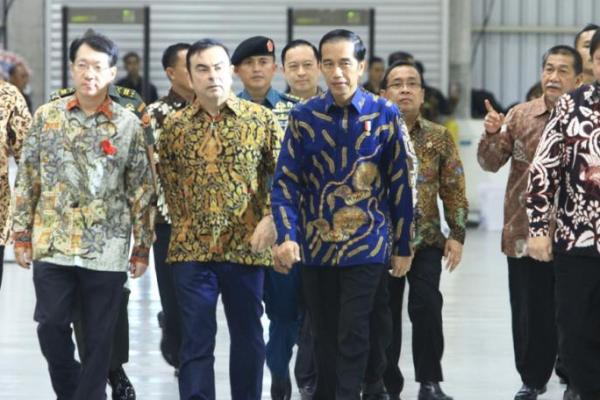 Presiden Joko Widodo meninjau langsung pabrik Mitsubishi di Cikarang, Jawa Barat