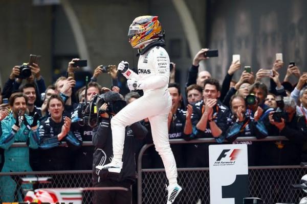 Lewis Hamilton dijagokan Bernie Ecclestone menjadi juara dunia 2017. (foto : F1Today)
