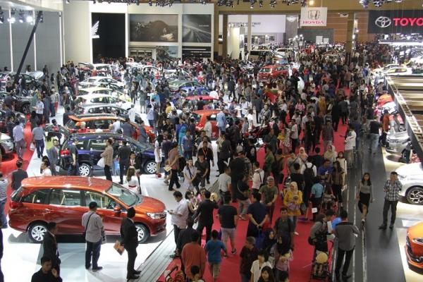 Suasana Indonesia International Motor Show (IIMS) 2017 (foto : budsan) 