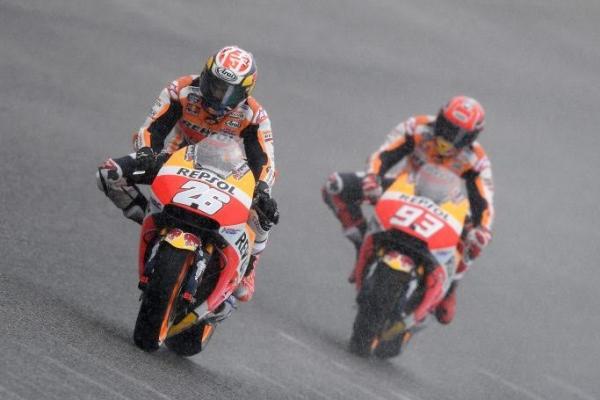 Para pebalap Honda memimpin pada sesi Free Practice MotoGP Spanyol di sirkuit Jerez. (foto : Honda)