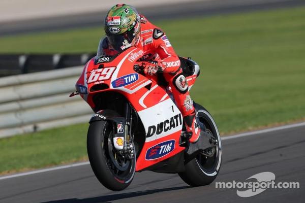 Nicky Hayden saat tampil dengan motor Ducati di MotoGP. (foto : motorsport.com)