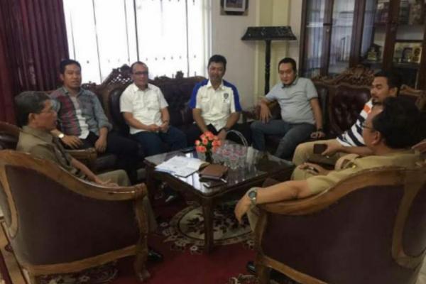 Pimpinan IMI Kalimantan Barat bertemu dengan pihak Disporapar. (foto : ist)
