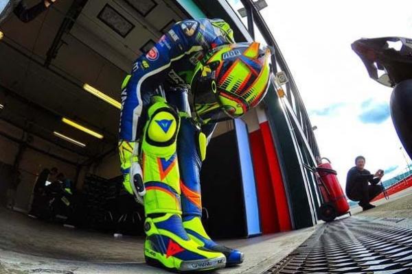 Rossi masih tanda tanya apakah bisa turun di MotoGP Mugello pada akhir pekan ini. (foto : VR46)