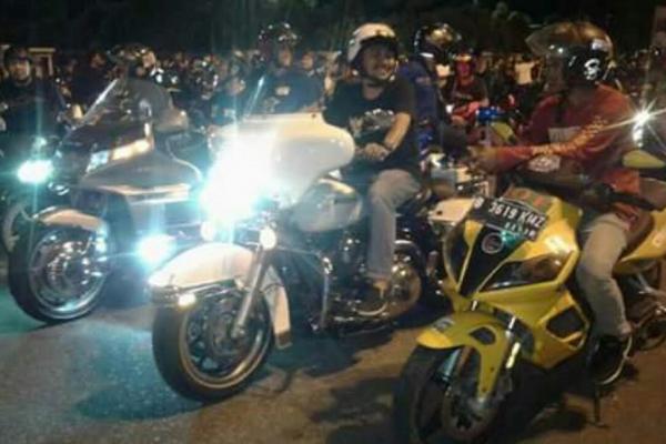 Sahur bersama yang dilakukan komunitas motor dihadiri Ketum IMI Kalbar, Yuliansyah. (foto : ist)