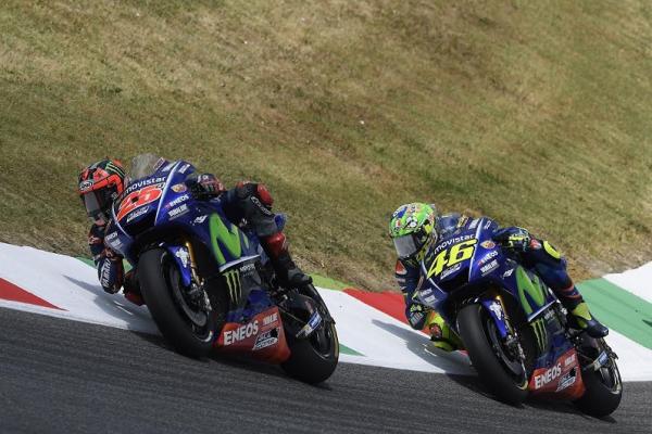 Vinales dan Rossi, mulai mencuat rivalitas di antaranya keduanya. (foto : Yamaha)