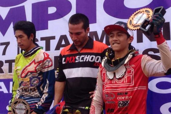 Diva Ismayana (kanan) sabet podium ke-3 di FIM Asia Motocross seri Filipina