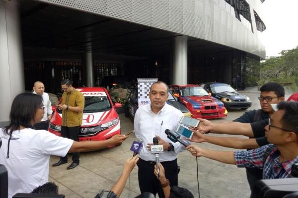 Bupati Tangerang Zaki Iskandar yang juga pebalap mobil, salah satu tokoh BSD City Grand Prix. (foto : budsan) 
