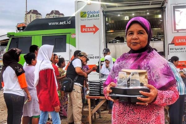 KTB menyediakan makan kepada yang membutuhkan di bulan Ramadhan 2017. (foto : KTB)