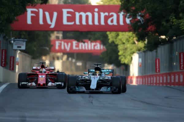 Sebastian Vettel dan Lewis Hamilton terlibat insiden di balapan GP Azerbaijan (ist)