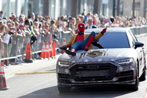 Spiderman diantar menggunakan All New Audi A8 menuju red carpet (ist)