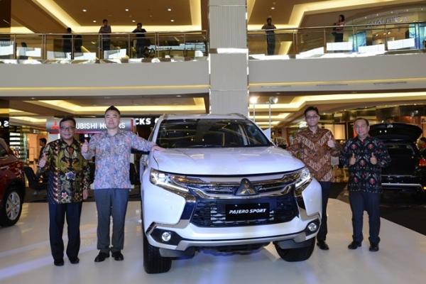 Manajemen Mitsubishi Motors dengan produk baru hasil produksi Indonesia. 