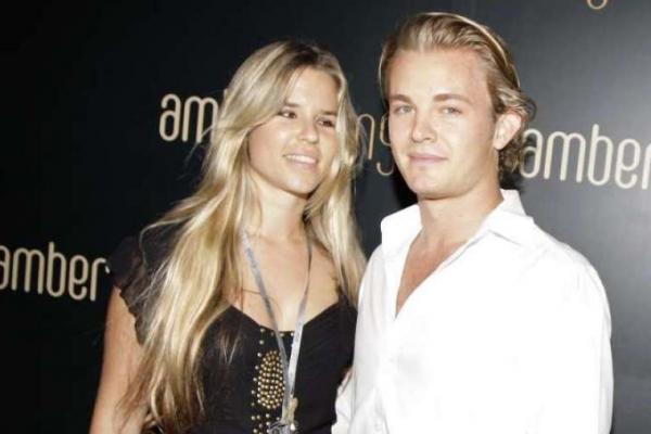 Nico Rosberg dan istri, bantah mau spekulasi balik ke F1 tahun depan