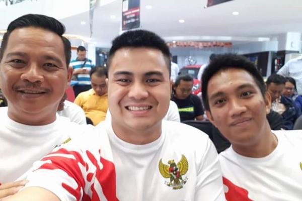 Trio pebalap Merah Putih yaitu James Sanger (kiri), Valentino Ratulangi dan Demas Agil, berpeluang besar podium di Semarang