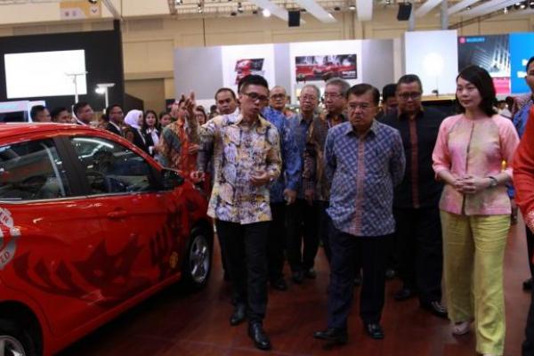 Wakil Presiden Jusuf Kalla pantau langsung pameran GIIAS 2017