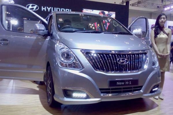 New Hyundai H-1 semakin dicintai penggemar mobil di kelasnya di Indonesia. (foto : Derry Journey)