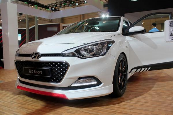 Hyundai i20 Sporty siap diboyong jika cocok harga dari ajang GIIAS 2017. (foto : Derry Journey) 