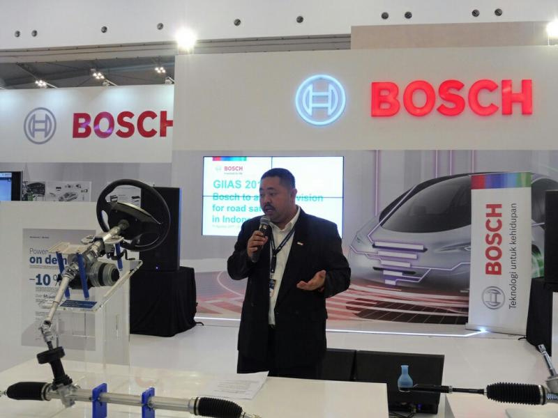 Punggawa Bosch saat menerangkan produk baru kepada media. (foto : ria)