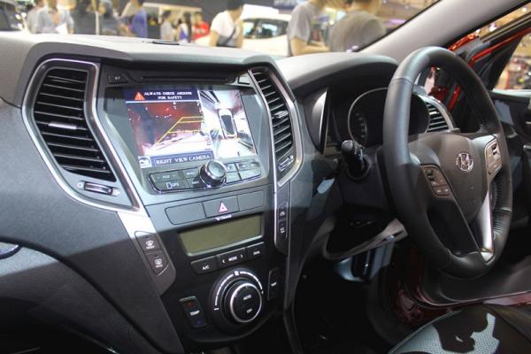Mobil Hyundai yang dilengkapi dengan EEV membuat aman dan nyaman. (foto : Derry Journey)