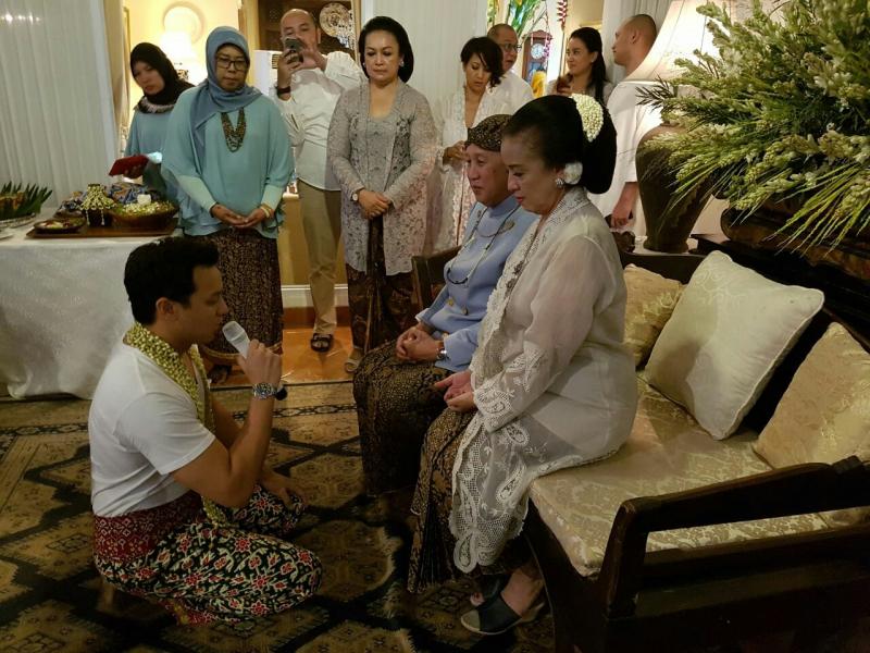  Moreno Soeprapto Akhiri Masa Lajang Dengan Meminang Putri Laksamana Sukardi.