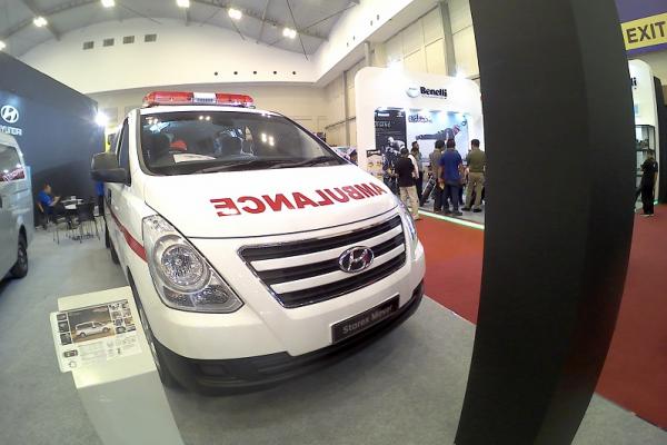 Mobil Hyundai versi teranyar untuk ambulance sangat dminati di Indonesia. (foto : Derry Journey) 