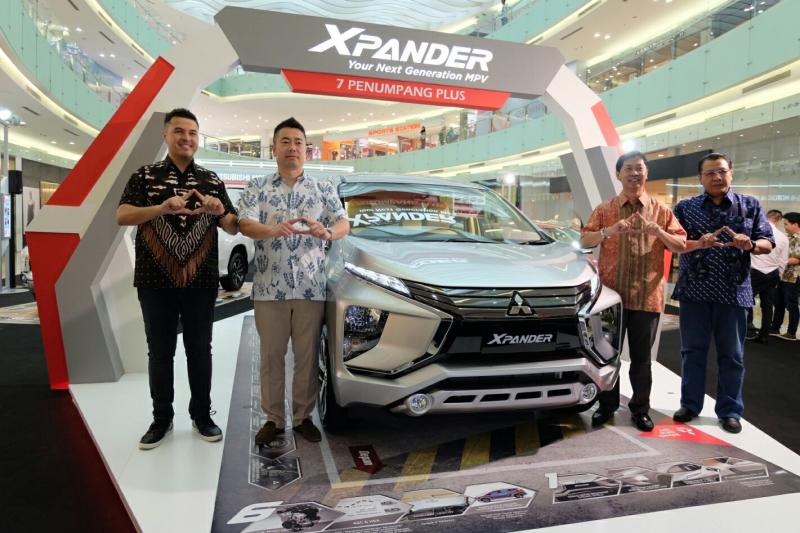 Para bos Mitsubishi Motors dan Rifat Sungkar (brand ambassador Mitsubishi) hadir di Surabaya