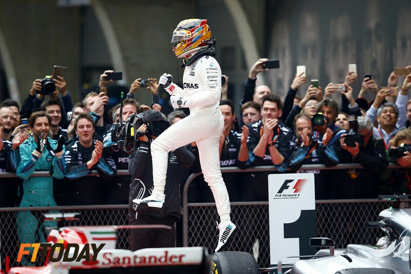 Lewis Hamilton diuntungkan dengan Vettel tetap di Ferrari
