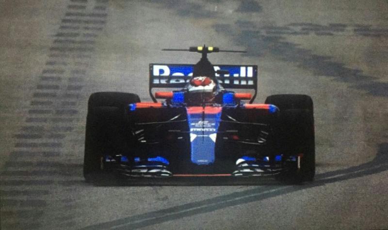 Sean Gelael menjajal mobil F1 punya Carlos Sainz Jr di Singapura