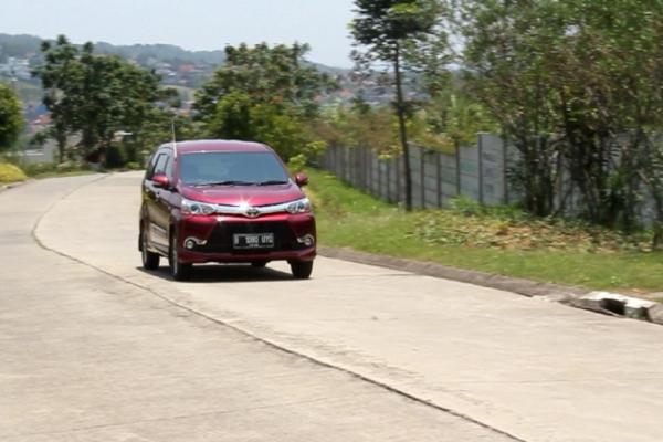Toyota Avanza Veloz terbukti andal dibawa perjalanan jarak jauh dan beragam medan jalanan. (Foto : Derry Journey) 