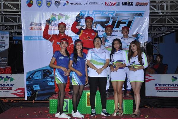 Para juara kelas Pro Kejurnas Drifting Jogjakarta, dari kiri Dany Ferdito, Adwitya Amandio, Rio Saputro dan Aziz. (Foto : dok mobilinanews)