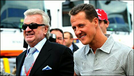 Michael Schumacher bersama Willi Weber sang manajer sebelum insiden main ski
