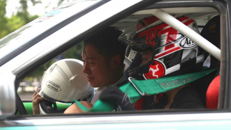 Lucky Reza dari Pertamax Motorsport berikan pelatihan drifting di Solo. (foto : Pertamax Motorsport)