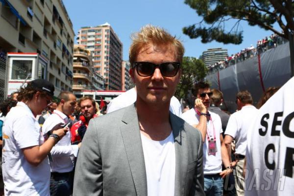 Nico Rosberg beri ucapan selamat atas gelar juara dunia Lewis Hamilton (ist)