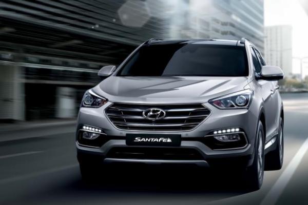 Nilai eksklusivitas bersama New Hyundai Santa Fe Gasoline Limited makin terasa dengan keberadaan teknologi Eagle’s Eye View (EEV). 