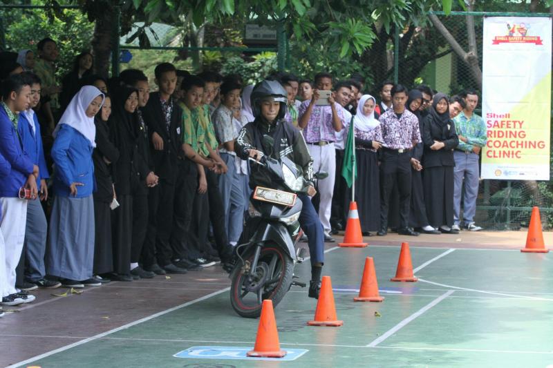 Kegiatan road safety Shell yang digelar di sekolah kejuaraan Jakarta. (foto : ist)