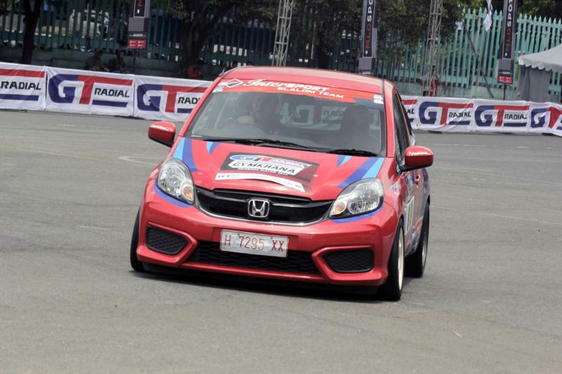 Peslalom tim Intersport tampil maksimal pada seri terakhir Kejurnas GT Radial Auto Gymkhana di Jogjakarta. (foto : ist) 