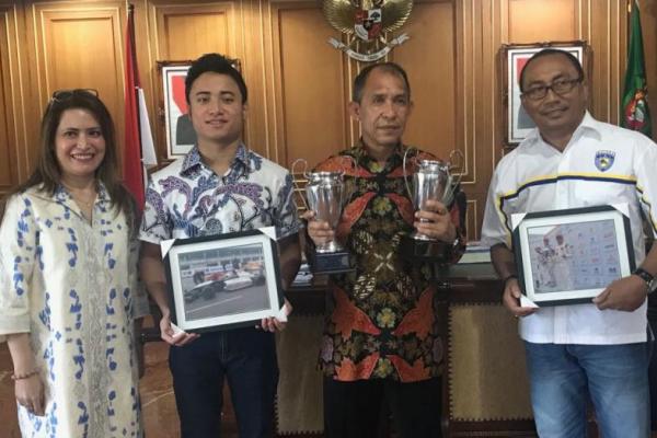 David Sitanala kunjungi Gubernur Maluku untuk meminta restu dan dukungan di musim balap 2018 (ist)