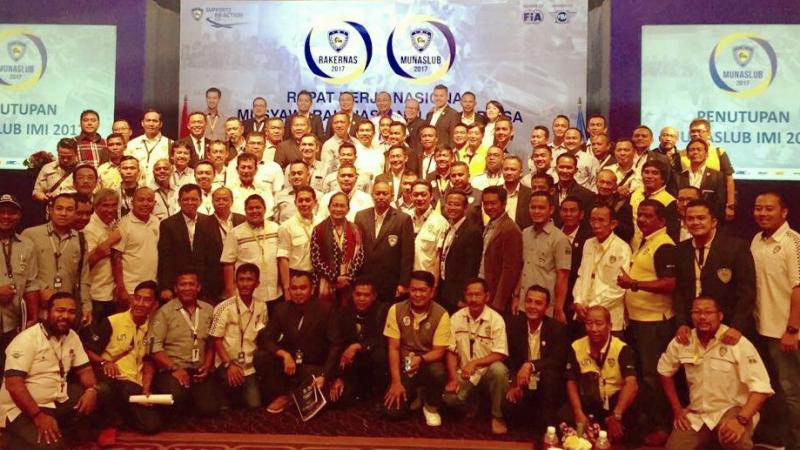 Para Ketua IMI Provinsi se-Indonesia berfoto bersama usai Munaslub IMI. (foto : anto)