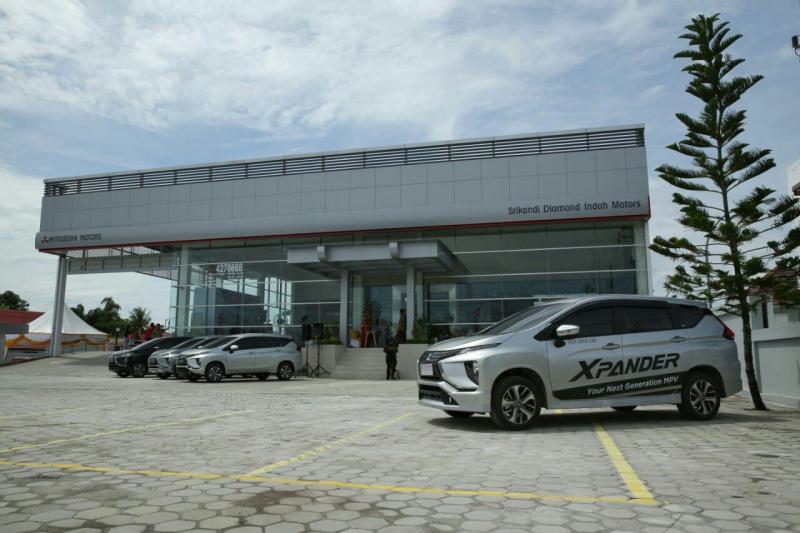 Diler mobil penumpang Mitsubishi pertama di Palangkaraya, Kalimantan Tengah. (foto : ist)
