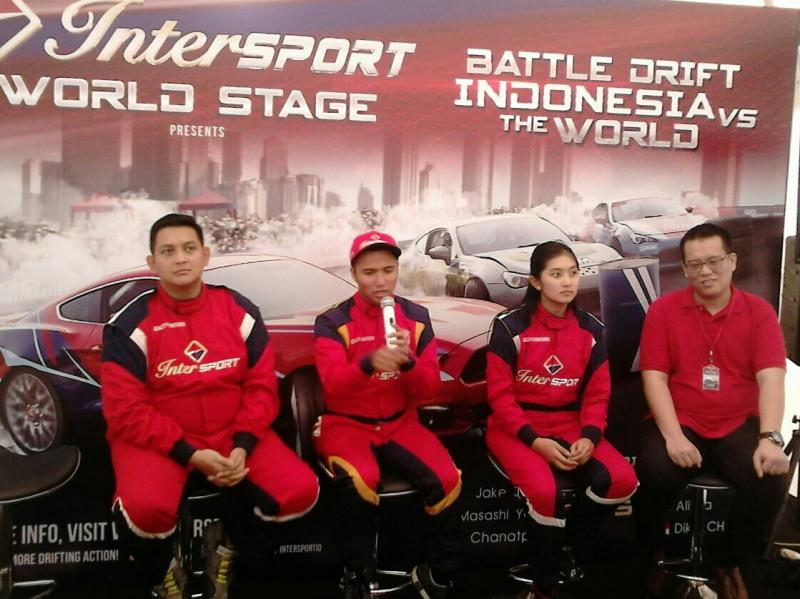 Kent Rusli (paling kanan), ingin drifter Indonesia lebih profesional. (foto : anto)