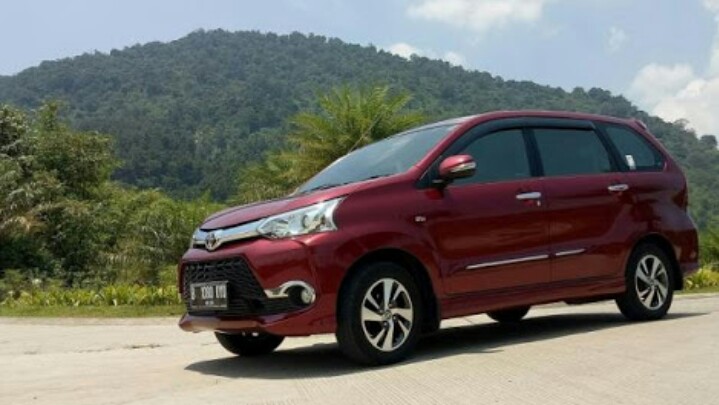 Toyota Avanza Veloz, masih merajai segmen Low MPV di Indonesia. (foto : budsan)