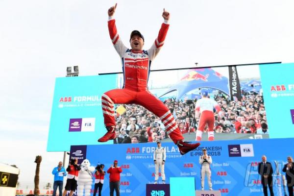 Selebrasi Felix Rosenqvist di podium Formula E Marrakesh (ist)